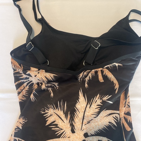 Swimsuit - Picture 6 of 7